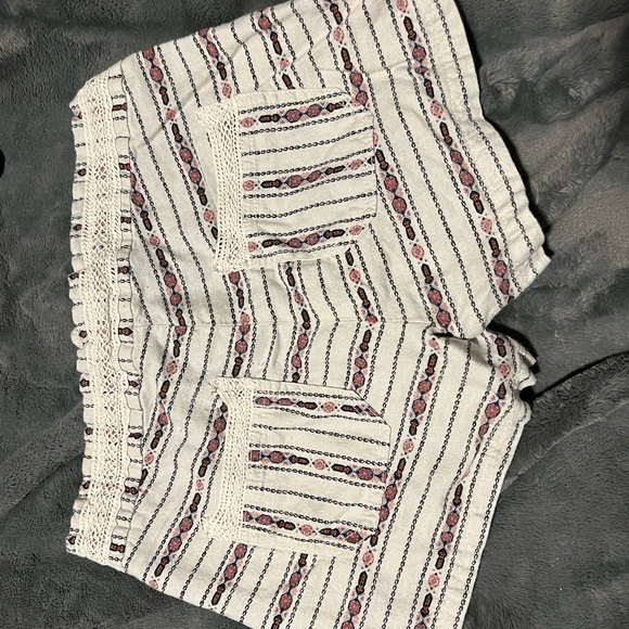 Cute shorts - size 1/25W. Loft brand - Picture 2 of 3